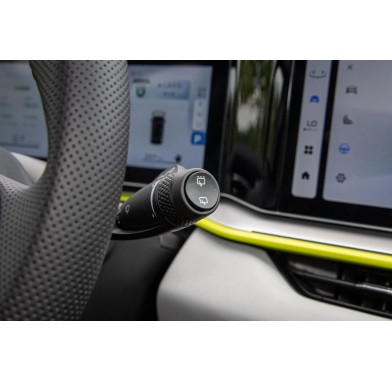 GEELY COOLRAY CHAMPIONSHIP EDITION - 22729